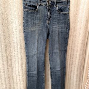 Nine West blue jeans. Size 8/28 clean, no damage. Button/zip closure. Versatile